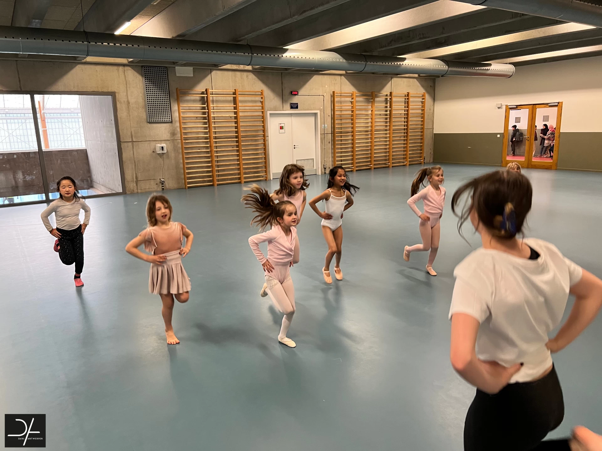 Meekijken bij... Initiatie Klassiek Ballet 6+