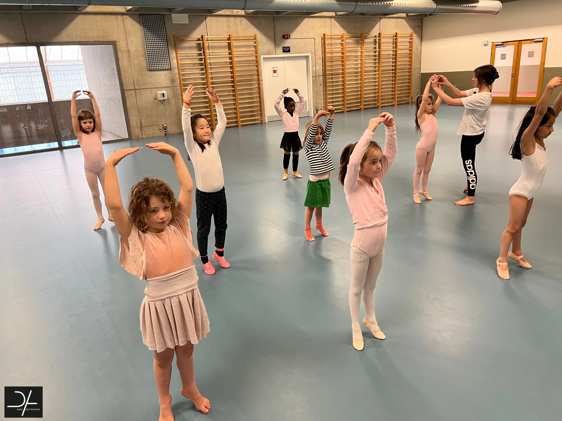 Meekijken bij... Initiatie Klassiek Ballet 6+