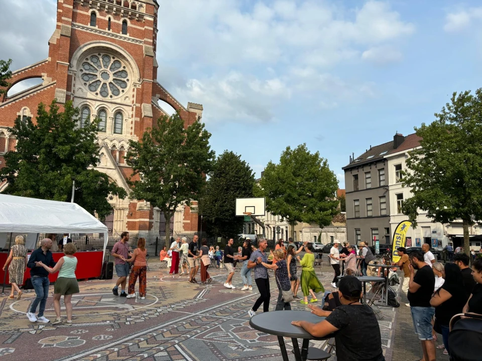 Zomers feestje op het plein #1